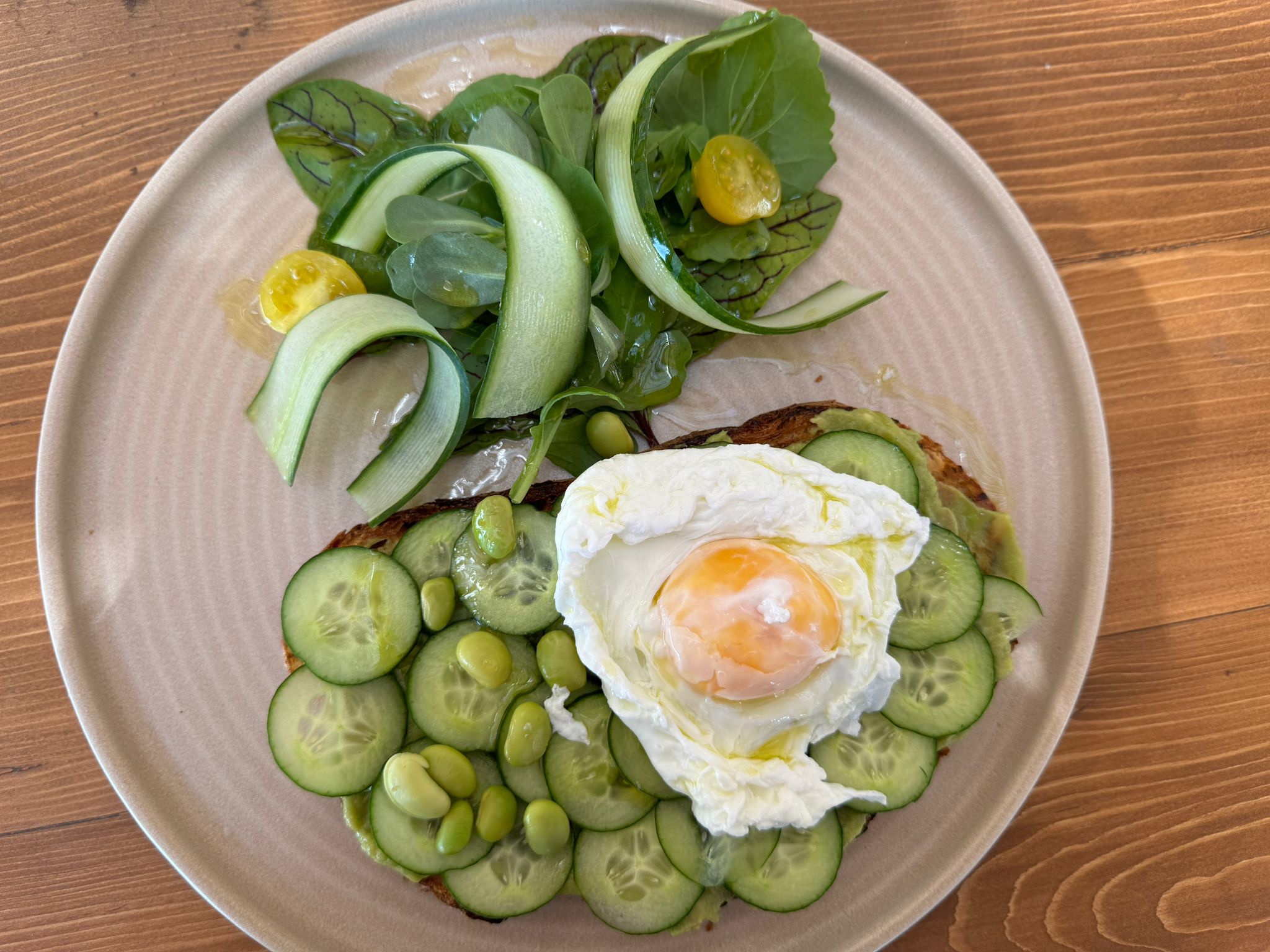 EKMEK ÜSTÜ AVOKADO